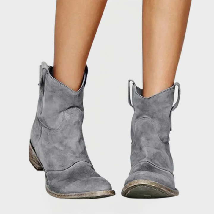 Retro Western Ankle Boots with a Chic Feel