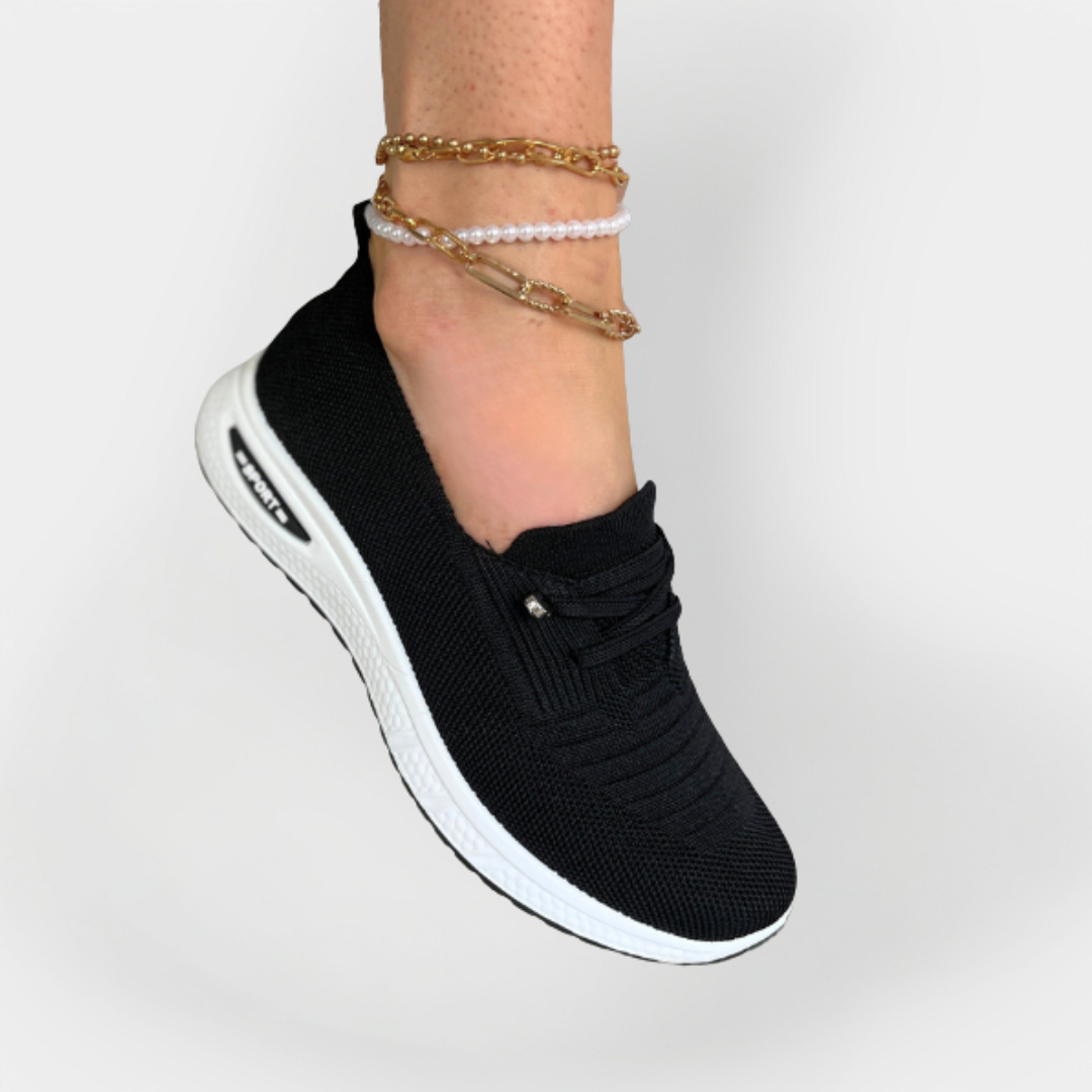 Sports Shoes with Lightweight Fabric and Flexible Sole