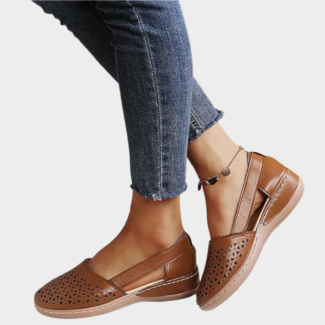 Anatomical Leather Ballerinas with Cutouts and Strap