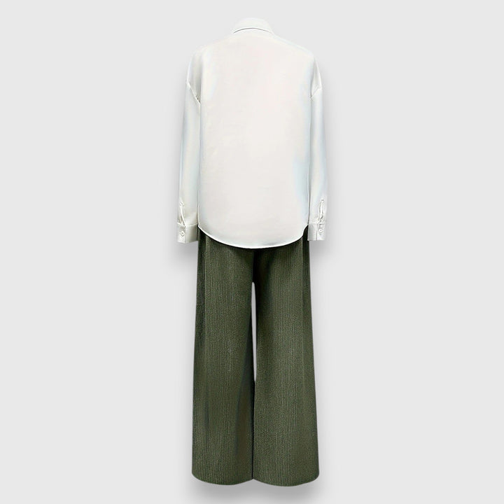 Set with Two-Tone Style