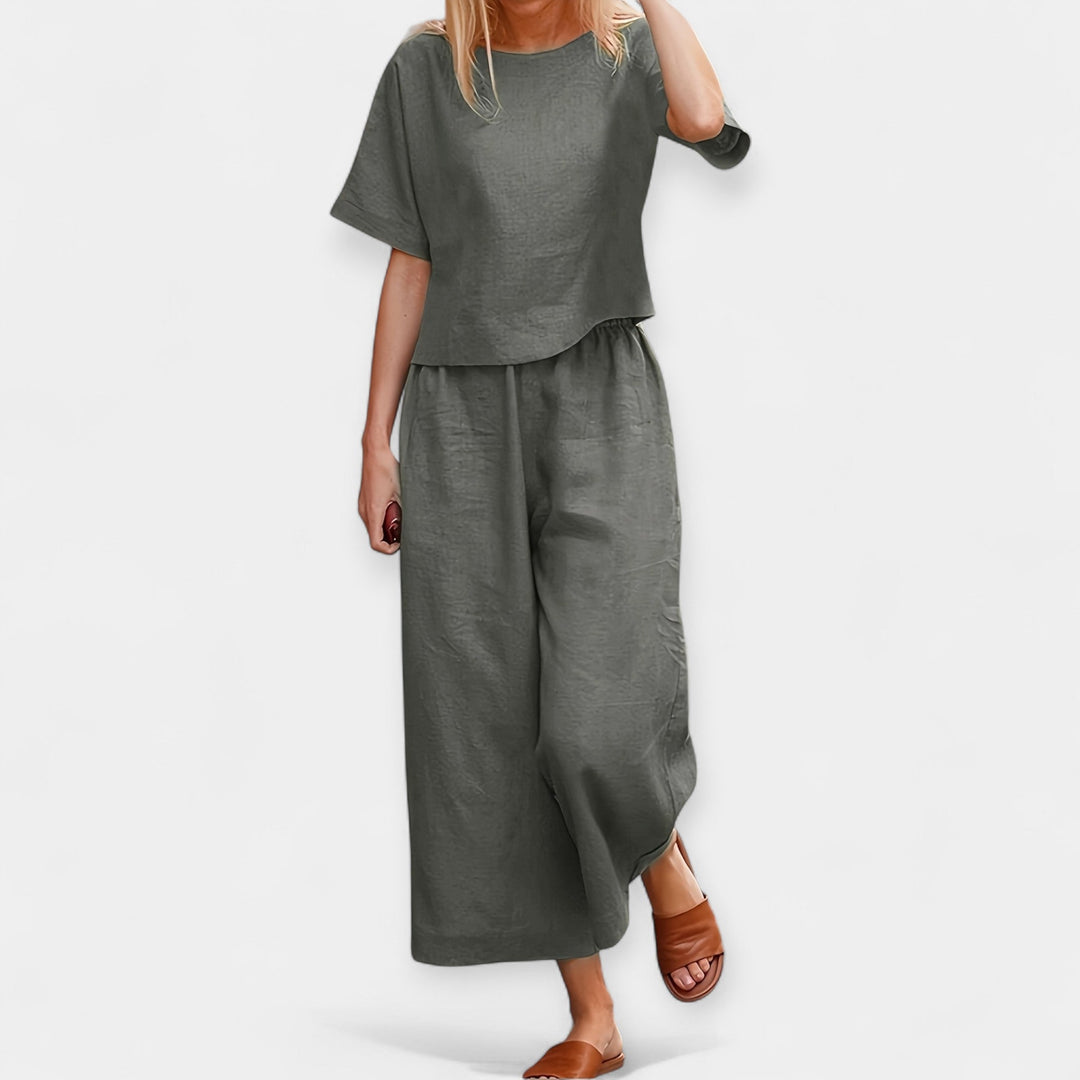 Airy Trouser Set with Short-Sleeved Top